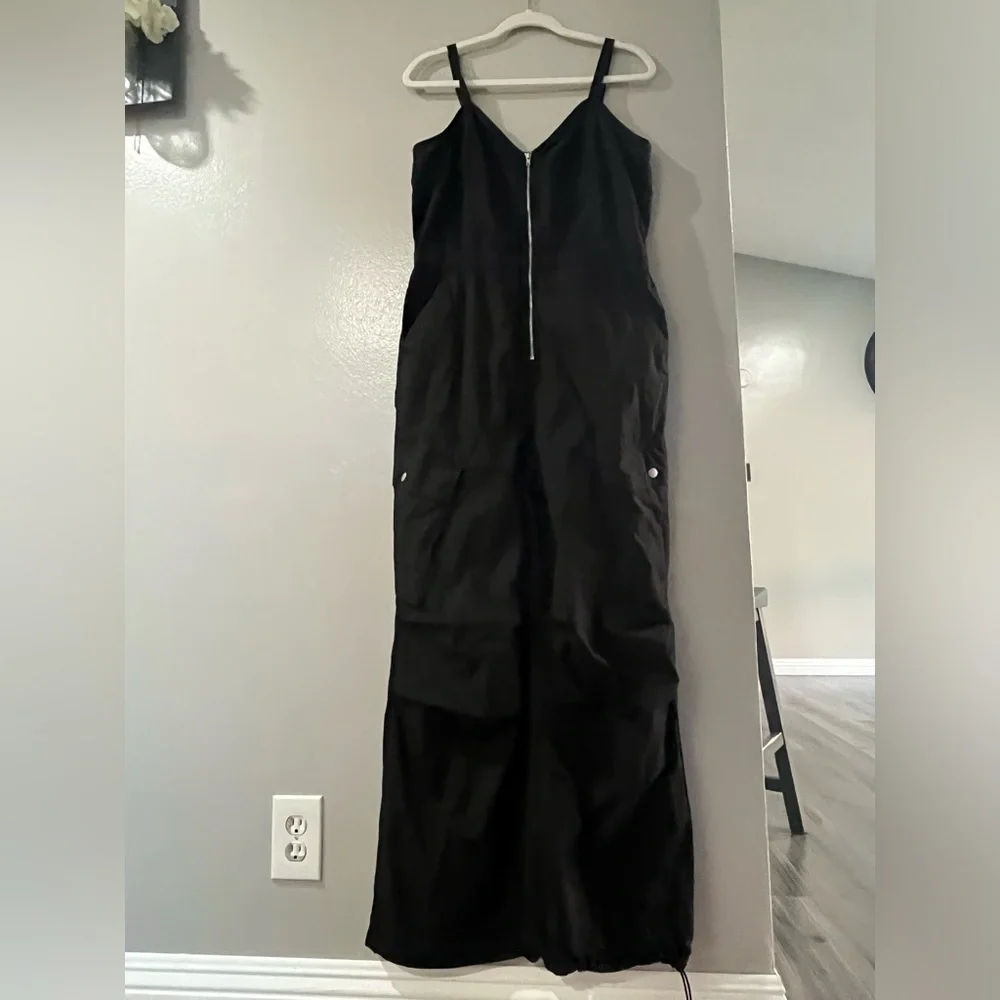 Women’s Maxi Cargo Jumpsuit   Size  M. Black